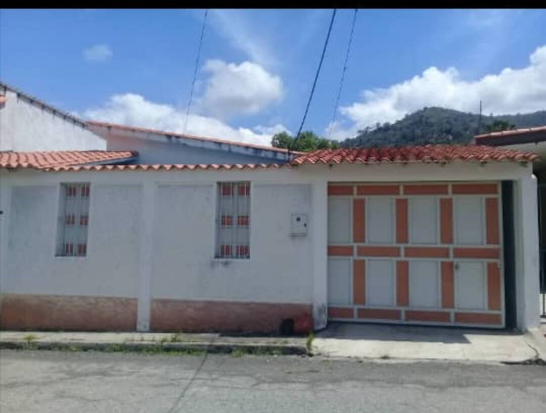 CASA EN VENTA EN URB DON PERUCHO - 127